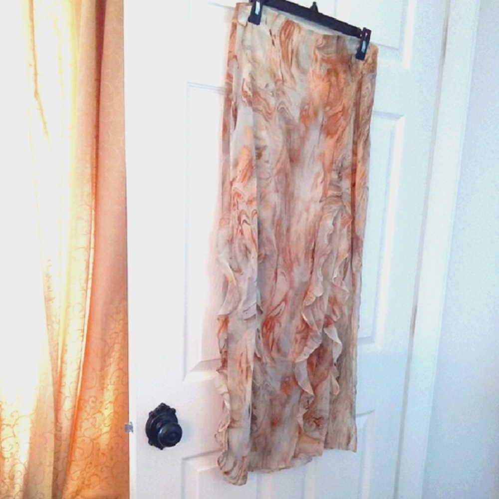 Moon River Women's Cream, Tan, & Grey Marbled Print Ruffled Maxi Skirt Large